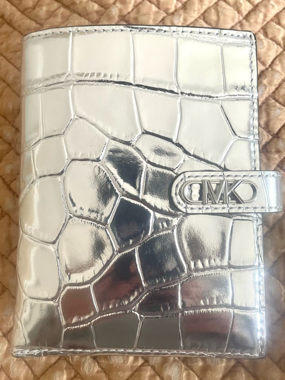 MICHAEL KORS METALLIC MK SIGNATURE FLAT BIFOLD WALLET/PASSPORT CASE HOLDER - Picture 2 of 8